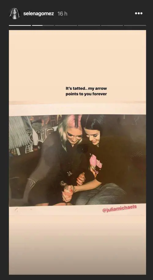 Il bacio "saffico" di Selena Gomez