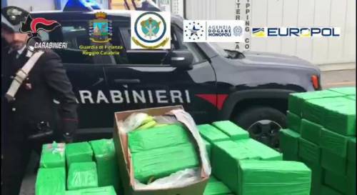 Gioia Tauro, sequestrata tonnellata di cocaina nascosta nelle banane