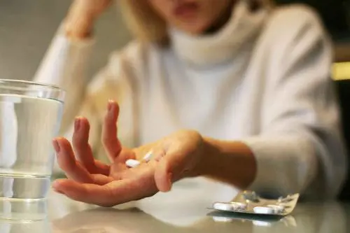 Antidepressivi e ansiolitici per dimagrire: arrestato un medico