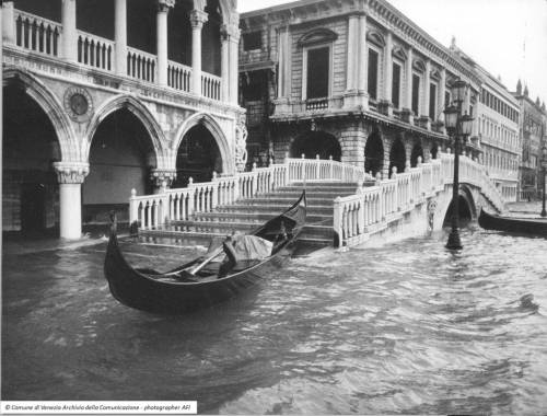 La marea si assesta, Venezia (per ora) tira il fiato