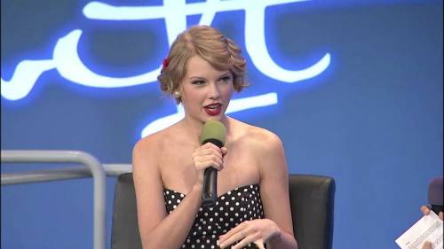 Taylor Swift fa appello ai suoi fan:  "Aiutatemi a riavere le mie canzoni"