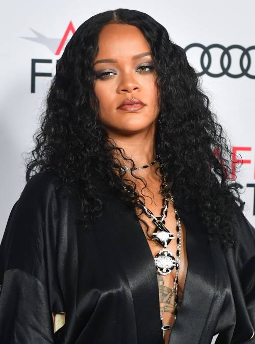 Rihanna è super sexy al gala di apertura dell'AFI Fest 2019