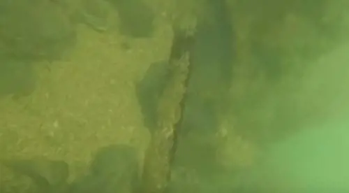 Bosnia, ritrovata sul letto del fiume un'antica spada conficcata nella roccia