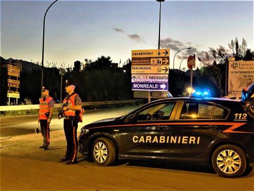 Fermato dai carabinieri, lo trovano in auto con 30 chili di droga