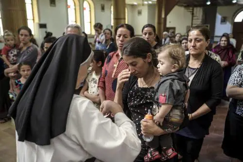"Stop alla preghiera cristiana prima dei pasti". Bufera sulla rettrice di un college di Oxford