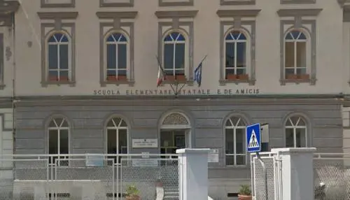 Caserta, infiltrazioni nel soffitto della scuola De Amicis: sequestrato l’edificio