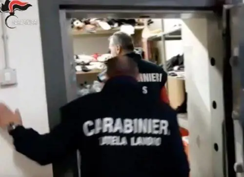 Operai in nero nascosti in un bunker per evitare i controlli: arrestato imprenditore
