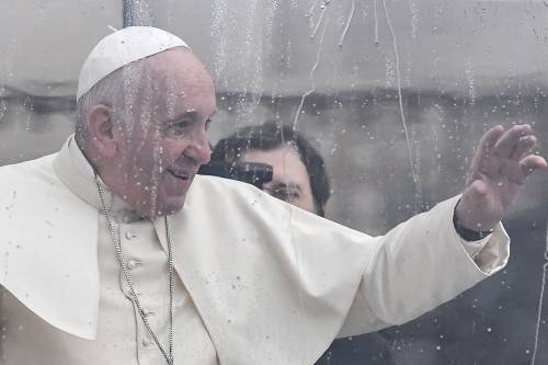Papa Francesco operato ​di cataratta in segreto?