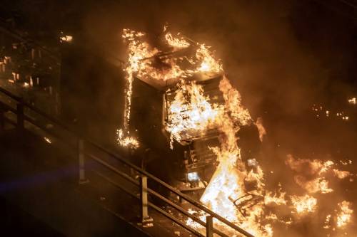 Hong Kong, guerra al campus. È un assedio alla democrazia