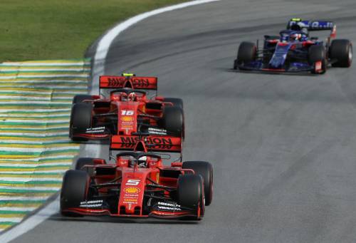 Ferrari, Vettel e Leclerc glissano, Binotto attacca. Spuntano gli audio al team radio