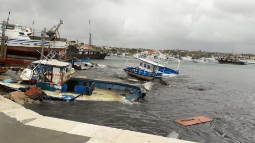Il grido del sindaco di Lampedusa: "Porti chiusi? Solo alle Ong, non ai migranti"