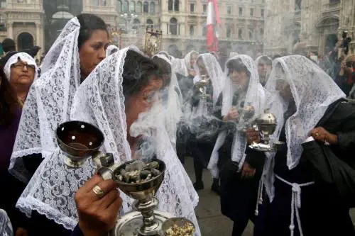 Così i movimenti tradizionalisti stanno "assaltando" la Chiesa