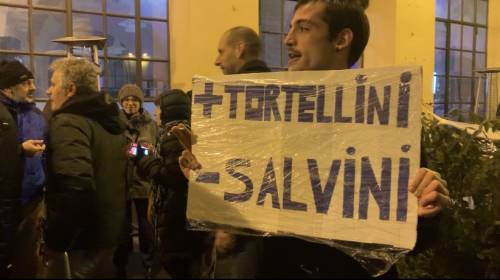 Le sardine in piazza: "Vogliamo Salvini morto"
