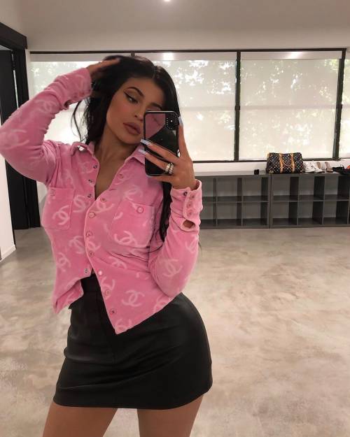 Kylie Jenner vende a Coty la linea beauty che l'ha resa la miliardaria più giovane di sempre