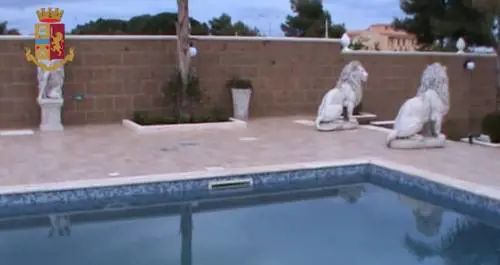 La villa milionaria dei boss che prendevano il reddito di cittadinanza