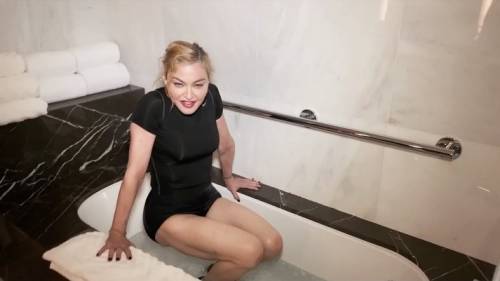 Madonna: "Fa bene bere urina dopo un bagno nel ghiaccio"