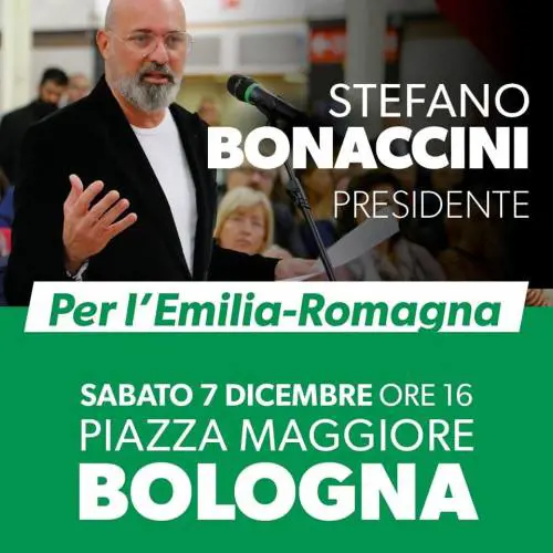 Bonaccini si vergogna del Pd: eliminato il simbolo dei dem dai poster