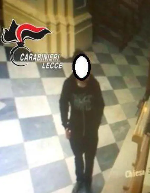 Lecce, urina sull'altare di una chiesa: denunciato