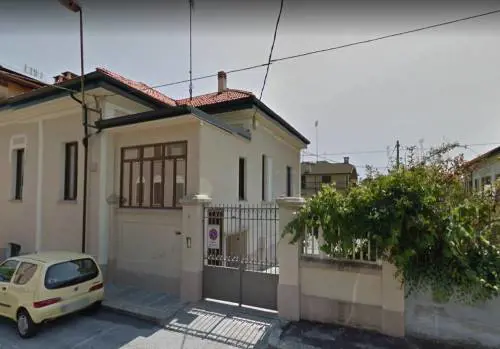 Cuneo, straniero accoltella e rapina donna che lo aveva aiutato