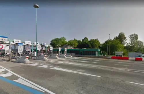 Torino, 36 migranti stipati in un furgone: arrestati due passeur