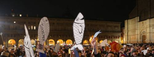 "A sprangate e piazzale Loreto": i commenti choc delle sardine