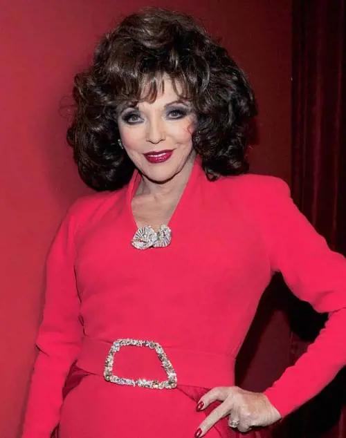 Joan Collins odia il denim: "Basta coi jeans"