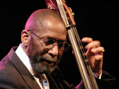 Suona Ron Carter, leggenda del jazz