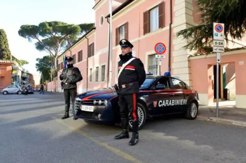Col kalashinkov contro i militari: la fuga dopo l'assalto al portavalori