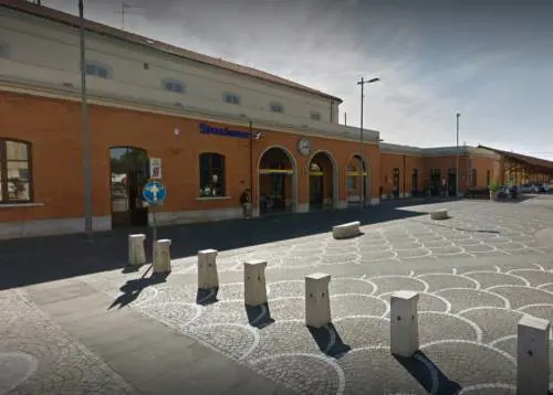 Straniero aggredisce e rapina passeggeri treno, fermato dai militari
