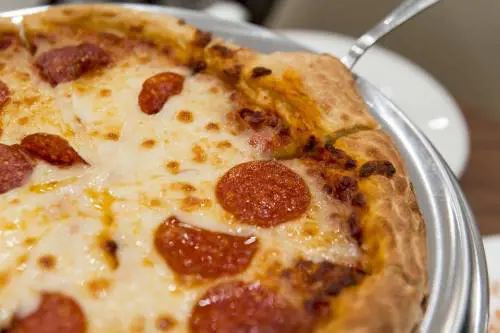 "Vorrei una pizza ai peperoni...". E si salva grazie alla frase in codice