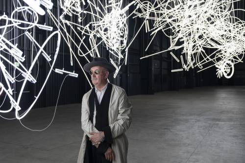 L'arte accende l'Hangar con luce, suono e Natura