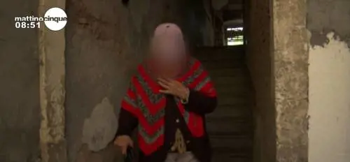 Botte alla nonna per i soldi: 80enne per paura dormiva sul balcone