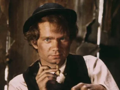 Addio a Michael J. Pollard, l'attore di Gangster Story