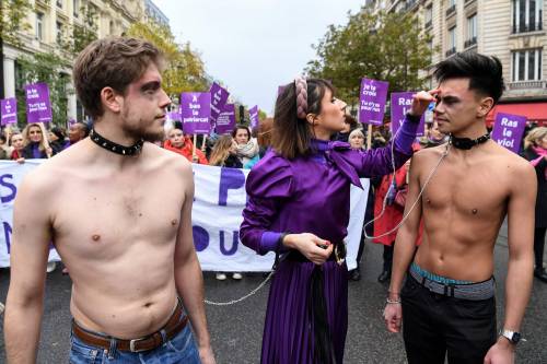 Francia, manifestazione contro la violenza sulle donne