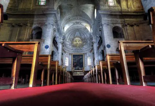 Ora vietano Mozart in Chiesa, ma fanno cantare un trans