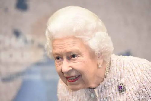La Regina Elisabetta II e il Principe Carlo in foto