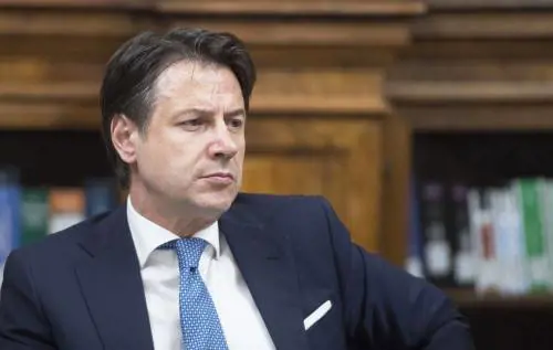 Sondaggi, centrodestra a valanga. E metà degli italiani non vuole Conte
