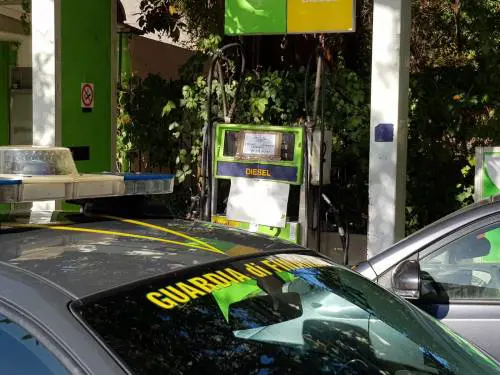 Contrabbando di gasolio, sequestrato un distributore e un furgone