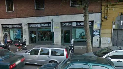Trastevere, rapina in banca: banda in fuga con 180mila euro