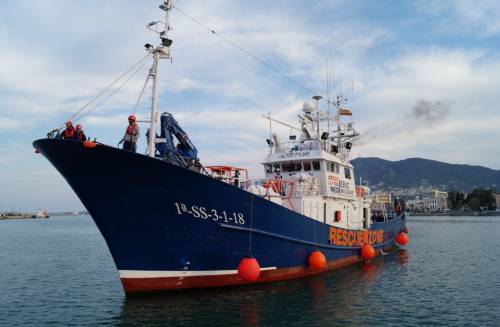 Le navi delle ong a Pozzallo e Taranto: sbarcati gli oltre 150 migranti
