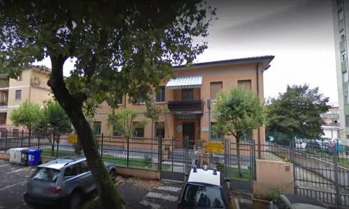 Era stato espulso 2 volte: gambiano attacca militari