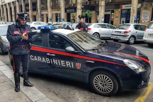 Padre picchia la madre, la figlia lo registra e lo fa arrestare