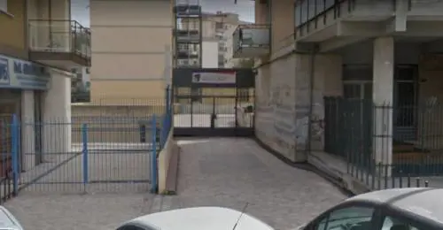Urla e spintoni: aggredita la preside dell'istituto Medi