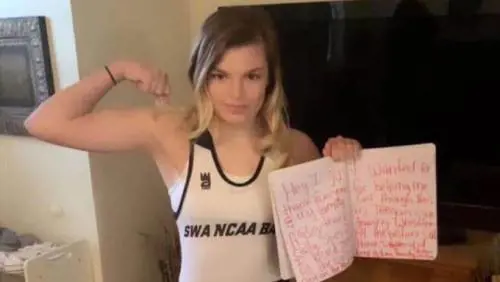 Campionessa di lotta libera non può gareggiare a scuola: ''Non è uno sport per donne''