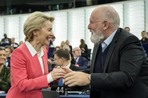 Timmermans attacca l'Italia: "Il sovranismo è una sbornia"