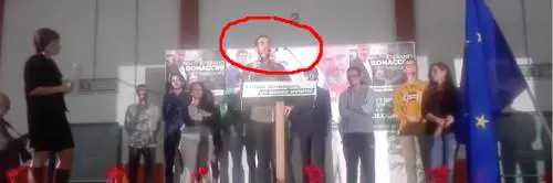 Le sardine escono allo scoperto: dal palco spot elettorale a Bonaccini