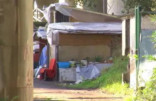 Napoli, il nuovo campo rom abusivo a Poggioreale