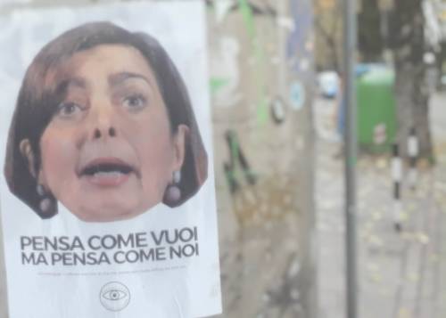 I manifesti anti-immigrazione che fanno il verso alla Boldrini