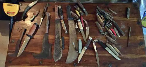 Arrestato nell'Imperiese con 33 coltelli e 3 machete
