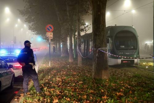 Milano, investito dal tram: è morto un 45enne